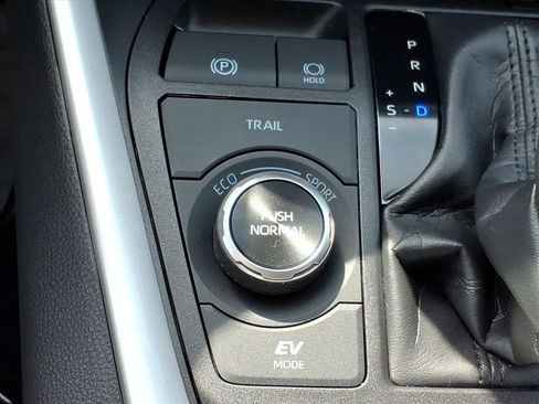 Used 2025 Toyota RAV4 XLE w/ Convenience Package image 20