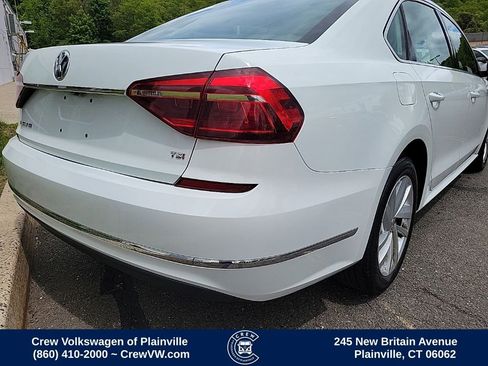 Used 2018 Volkswagen Passat 2.0T SE FWD image 32
