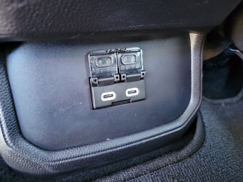 Used 2024 Toyota Highlander XLE FWD image 14