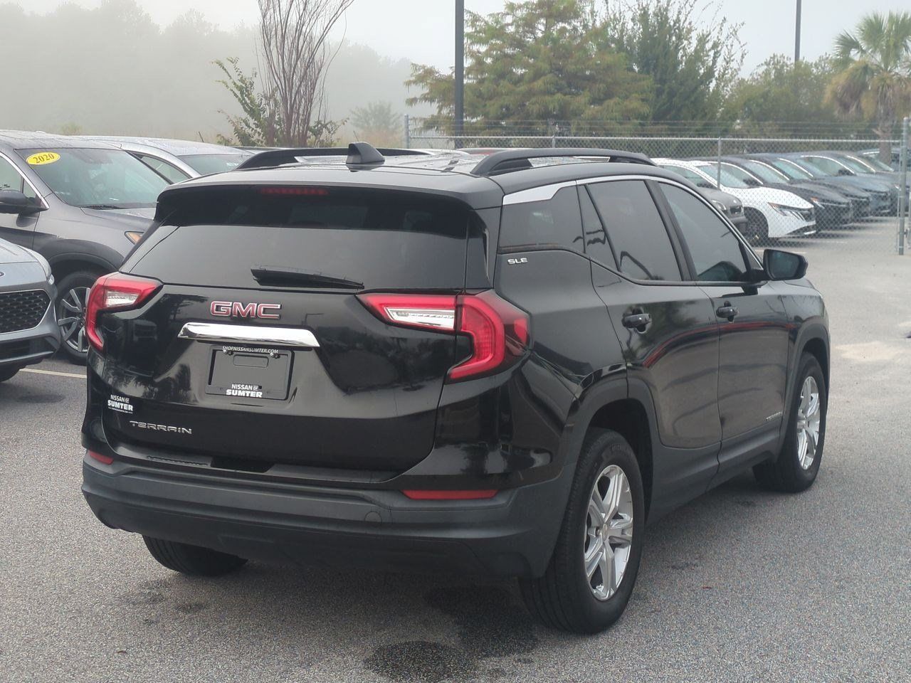 Used 2023 GMC Terrain SLE w/ Driver Convenience Package FWD image 4