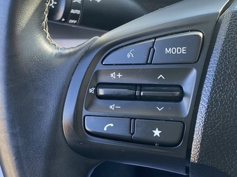 Used 2023 Hyundai Venue SEL image 16