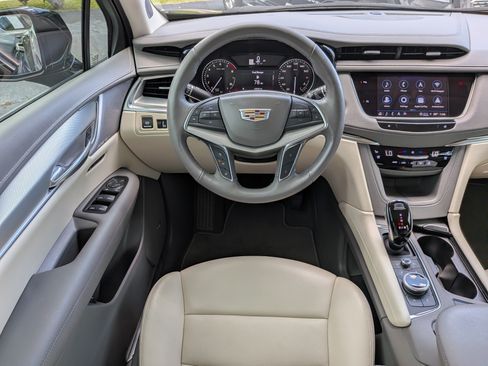 Certified 2022 Cadillac XT5 Premium Luxury FWD image 14