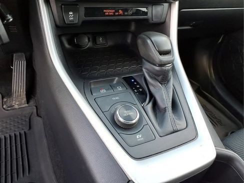 Used 2022 Toyota RAV4 LE AWD/4WD image 22