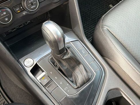 Used 2020 Volkswagen Tiguan SE R-Line image 16