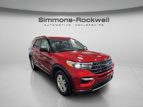Used 2023 Ford Explorer XLT w/ Equipment Group 202A AWD/4WD image 8