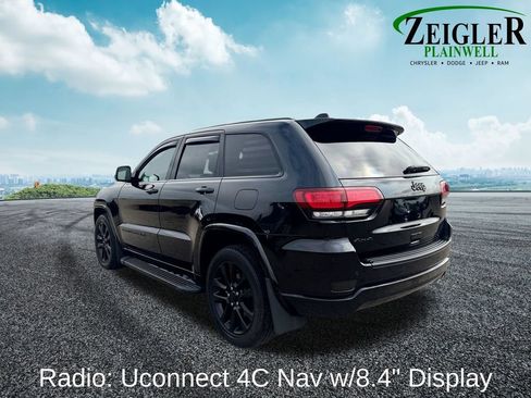 Used 2022 Jeep Grand Cherokee Laredo X AWD/4WD image 3