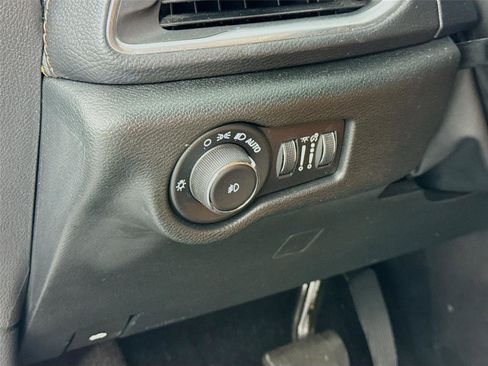 Used 2024 Chrysler Pacifica Pinnacle w/ Trailer Tow Group AWD/4WD image 7