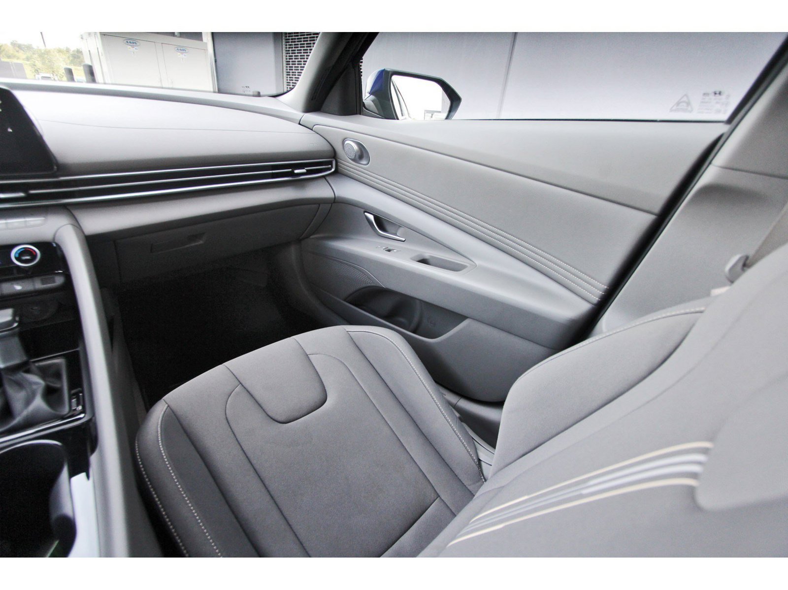 Certified 2025 Hyundai Elantra SEL FWD image 12