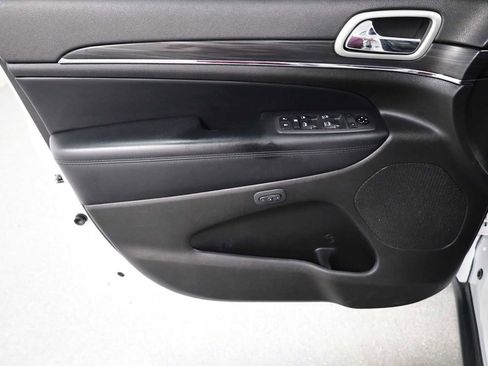 Used 2021 Jeep Grand Cherokee Limited image 16