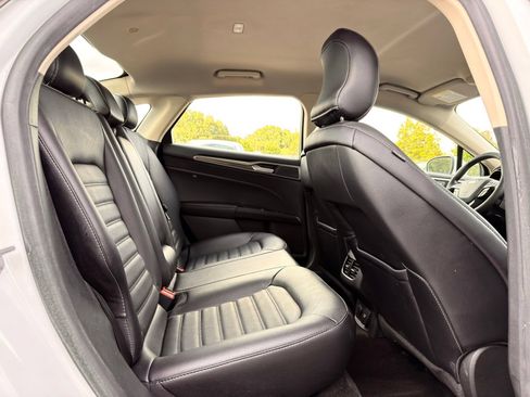 Used 2018 Ford Fusion SE w/ Equipment Group 602A FWD image 18