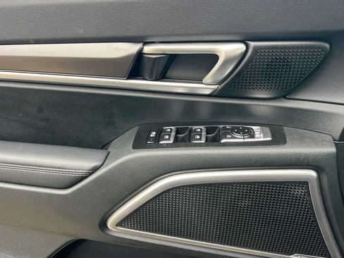 Certified 2025 Kia Telluride LX image 11