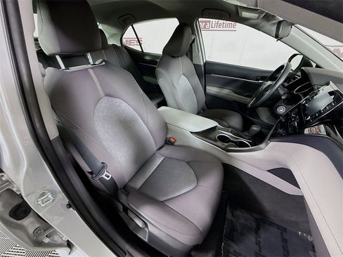 Certified 2022 Toyota Camry LE image 29