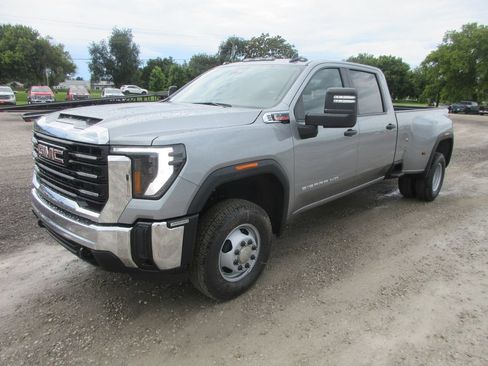 New 2026 GMC Sierra 3500 Pro AWD/4WD image 10