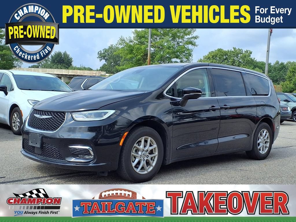 Used 2024 Chrysler Pacifica Touring-L FWD image 1