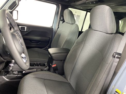 Used 2025 Jeep Wrangler Unlimited Sahara AWD/4WD image 18