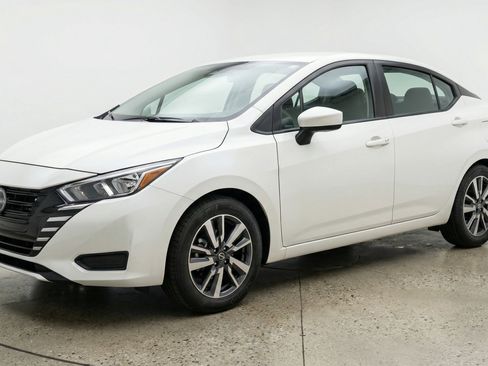 Used 2025 Nissan Versa SV FWD image 3