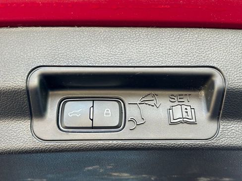 Used 2020 Ford Explorer XLT image 46