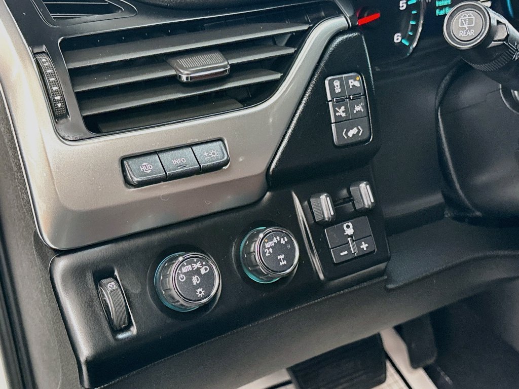 Used 2019 Chevrolet Suburban Premier w/ Premier Plus Edition AWD/4WD image 37