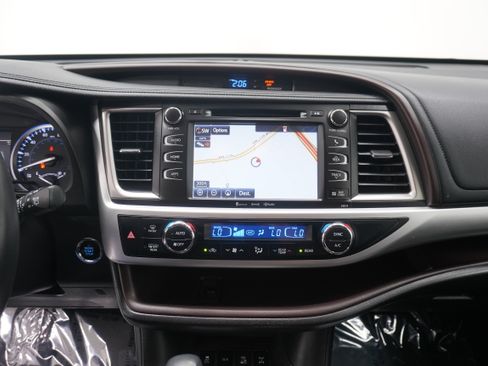 Used 2017 Toyota Highlander XLE AWD/4WD image 21