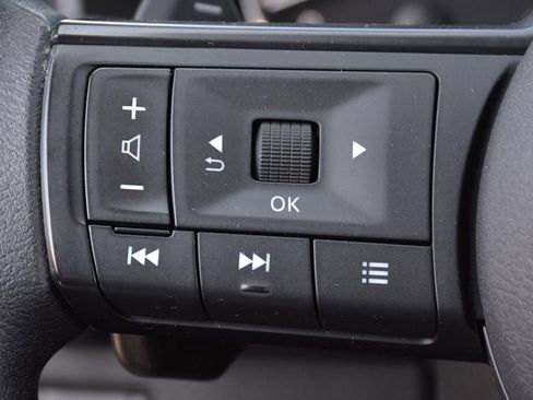 Used 2024 Nissan Rogue SV AWD/4WD image 29
