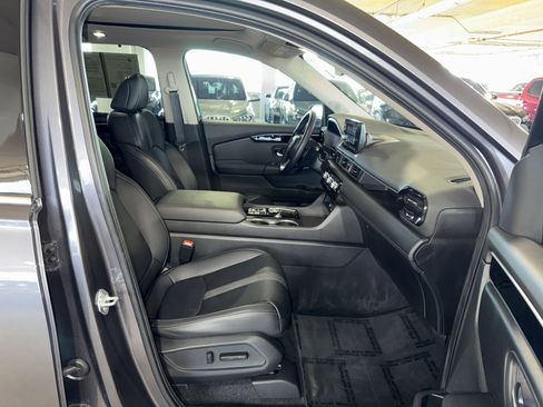 Used 2024 Honda Pilot Touring image 10