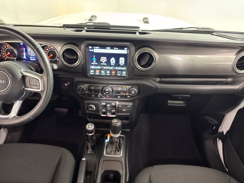 Used 2019 Jeep Wrangler Unlimited Sahara AWD/4WD image 17
