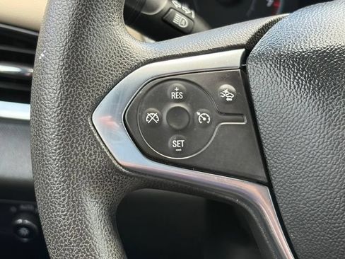 Used 2022 Chevrolet Traverse LS FWD image 21