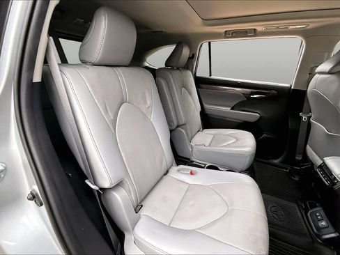 Used 2021 Toyota Highlander Platinum FWD image 20