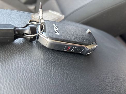 Used 2025 Kia Soul LX w/ LX Technology Package FWD image 21