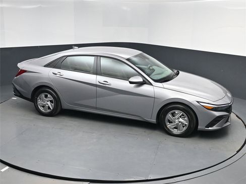 New 2026 Hyundai Elantra SE image 15