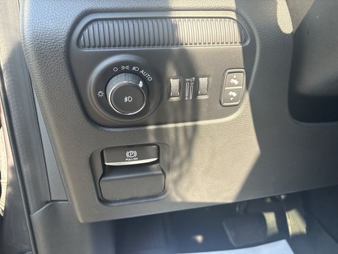 Used 2024 Jeep Wagoneer L Series II w/ Convenience Group I AWD/4WD image 12
