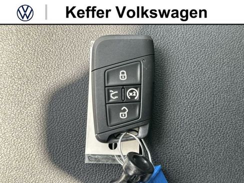 New 2026 Volkswagen Taos SE FWD image 35