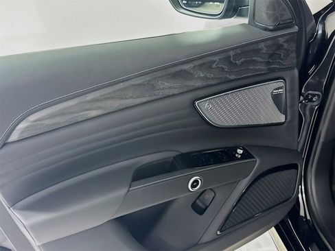 New 2025 Maserati Grecale Modena image 16