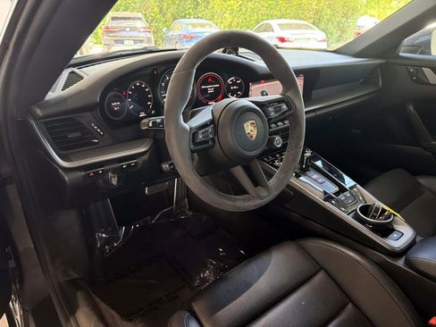 Used 2020 Porsche 911 Carrera RWD image 4