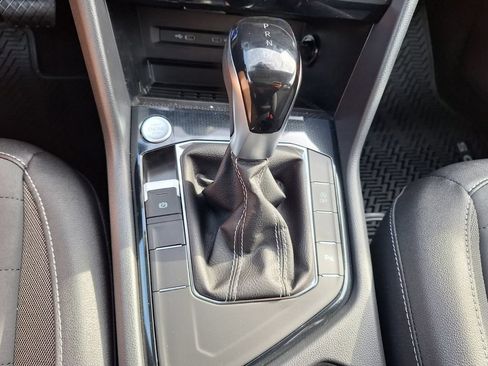 New 2026 Volkswagen Taos SE FWD image 17