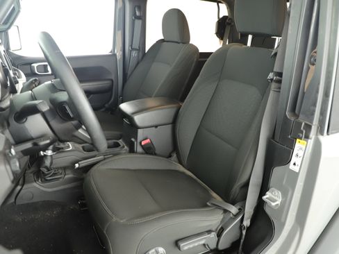 Certified 2019 Jeep Wrangler Sport image 12