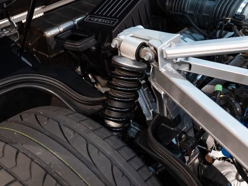 Used 2005 Ford GT RWD image 19