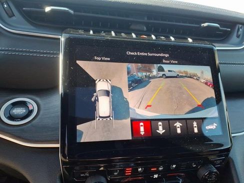 New 2025 Jeep Grand Cherokee L Limited w/ Luxury Tech Group II image 17