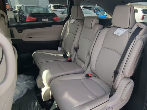 New 2026 Honda Odyssey Touring image 14