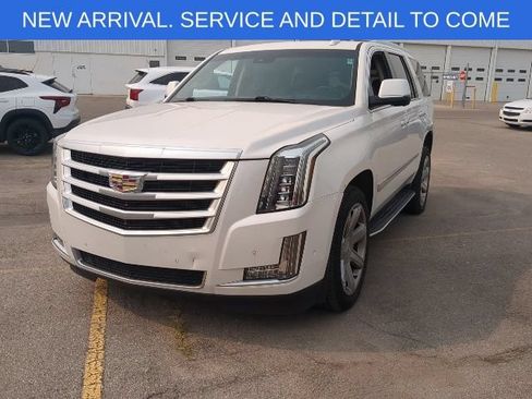 Used 2019 Cadillac Escalade Luxury AWD/4WD image 3