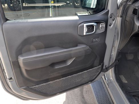 Used 2022 Jeep Wrangler Unlimited Sahara image 11