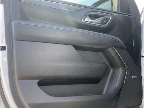 Used 2023 GMC Yukon SLT w/ SLT Premium Package AWD/4WD image 17
