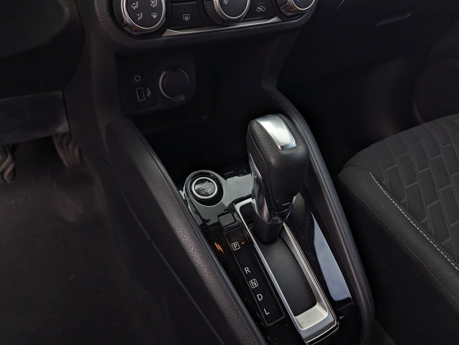 Used 2021 Nissan Kicks S FWD image 11