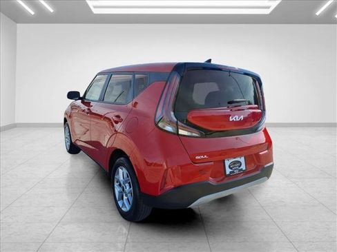 Used 2025 Kia Soul LX w/ LX Technology Package FWD image 8