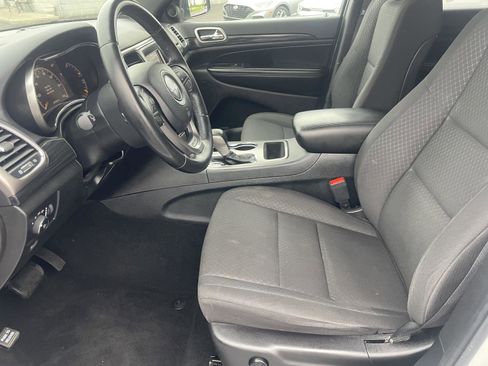 Used 2020 Jeep Grand Cherokee Laredo image 6