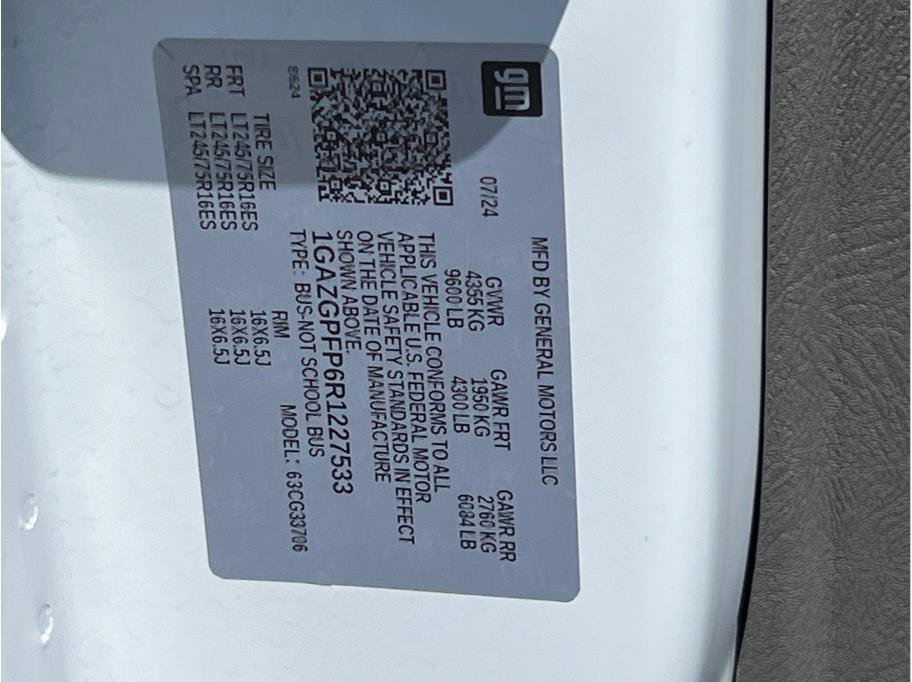 Used 2024 Chevrolet Express 3500 LT w/ LT Preferred Equipment Group RWD image 21