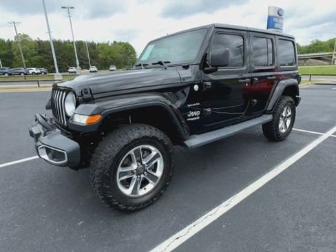 Used 2018 Jeep Wrangler Unlimited Sahara w/ Safety Group image 4