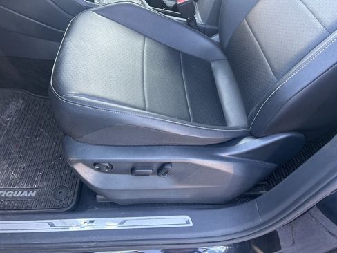 Used 2021 Volkswagen Tiguan SE R-Line image 21