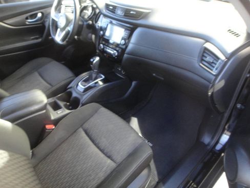 Used 2019 Nissan Rogue SV image 15
