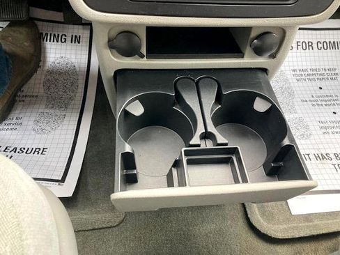 Used 2004 Ford Freestar SE image 39